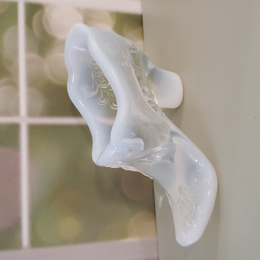 FENTON maybe milky slightly opal glass shoe Depression Vintage décor collectible